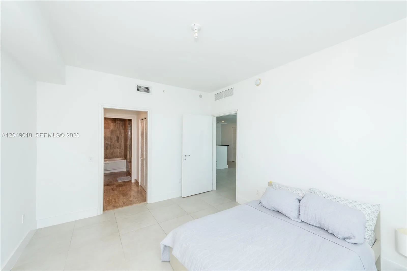 300 S Biscayne Blvd # T-2814, Miami, FL 33131 photo 12