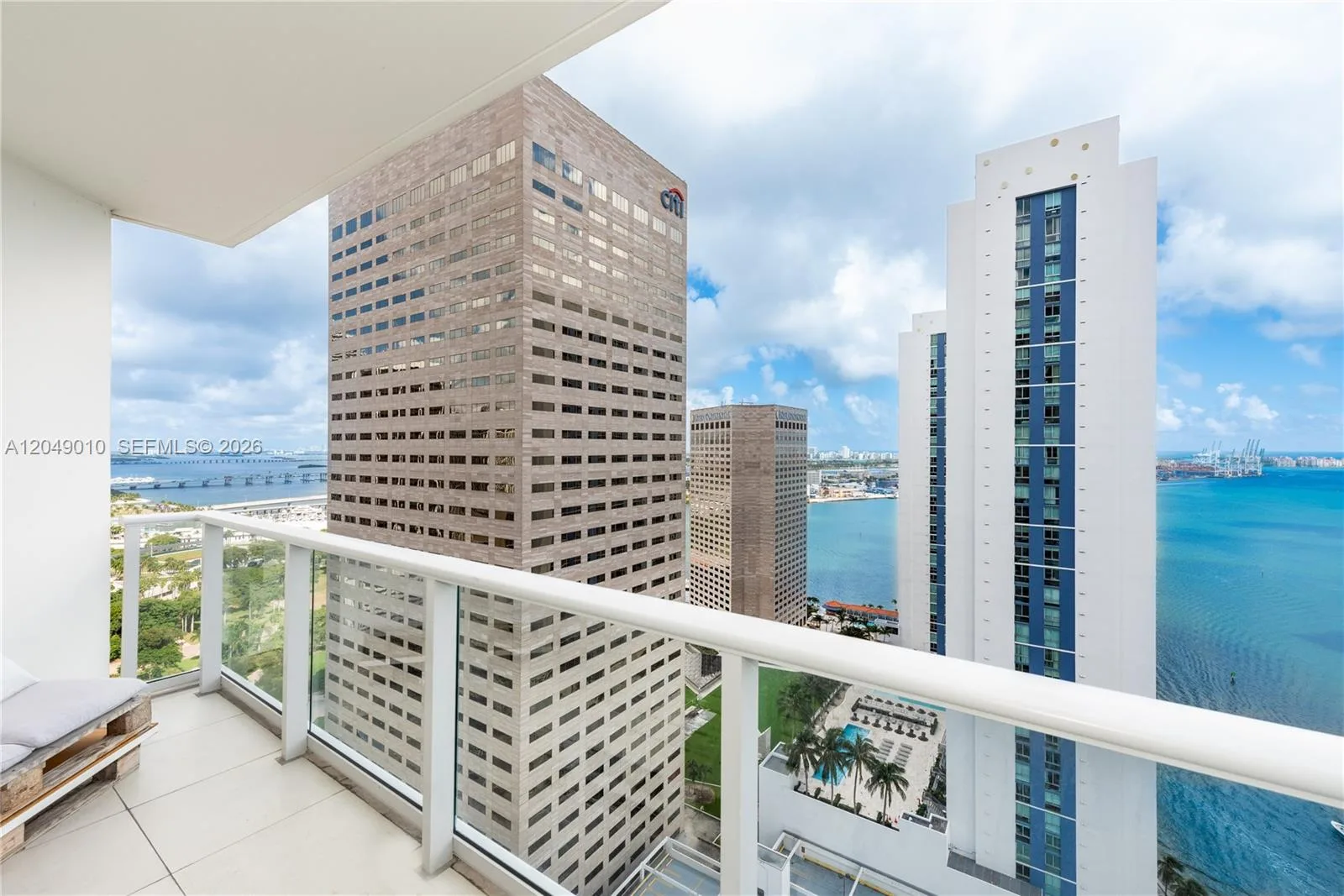 300 S Biscayne Blvd # T-2814, Miami, FL 33131 photo 2