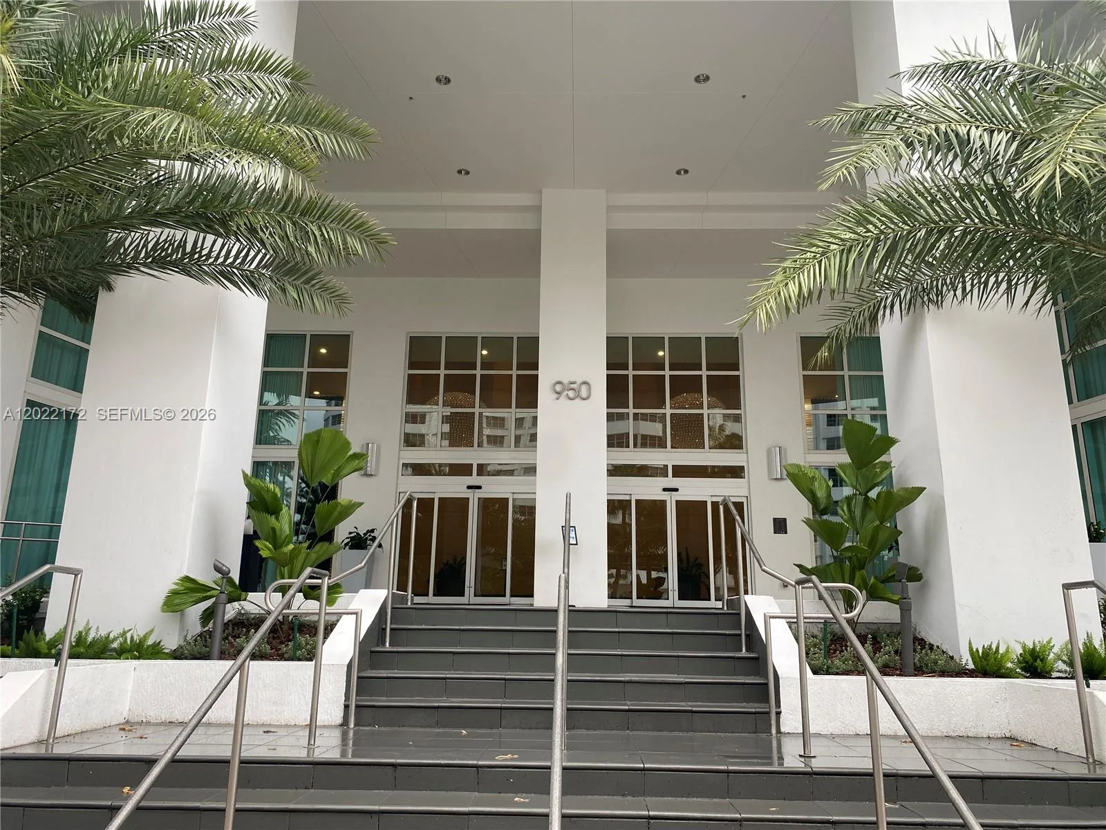 950 Brickell Bay Dr # 2206, Miami, FL 33131