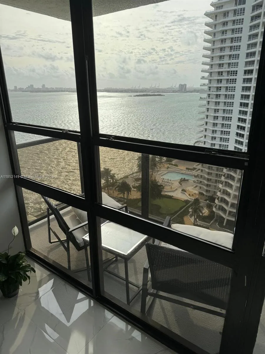 600 NE 36th St # 1903, Miami, FL 33137