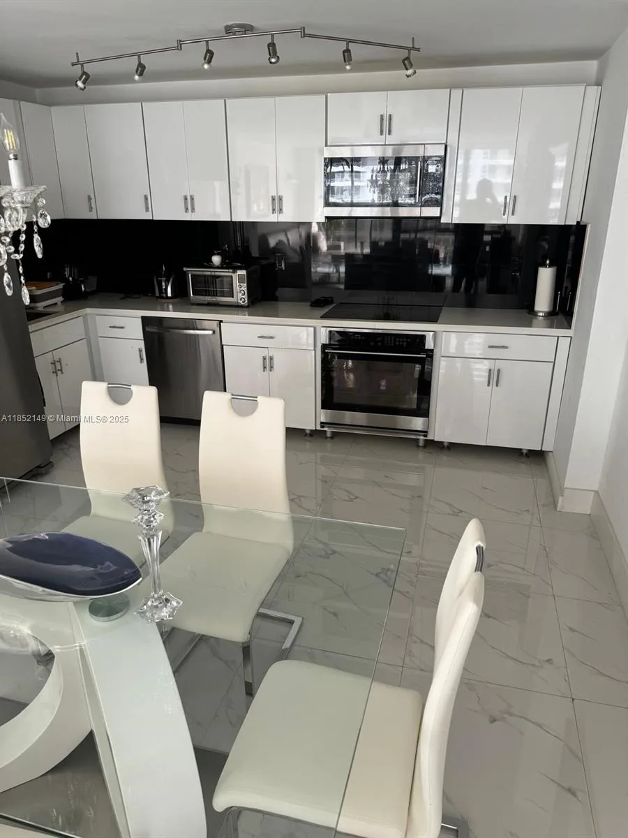 600 NE 36th St # 1903, Miami, FL 33137 photo 9