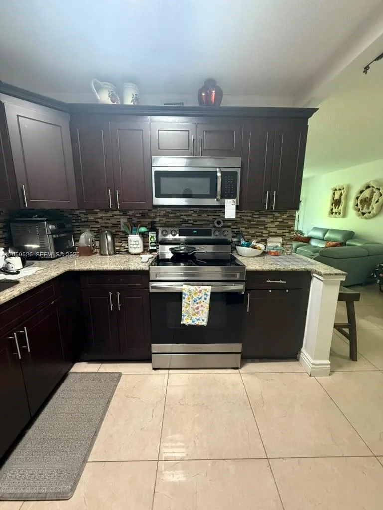 9405 W Flagler St # 212D, Miami, FL 33174 photo 2