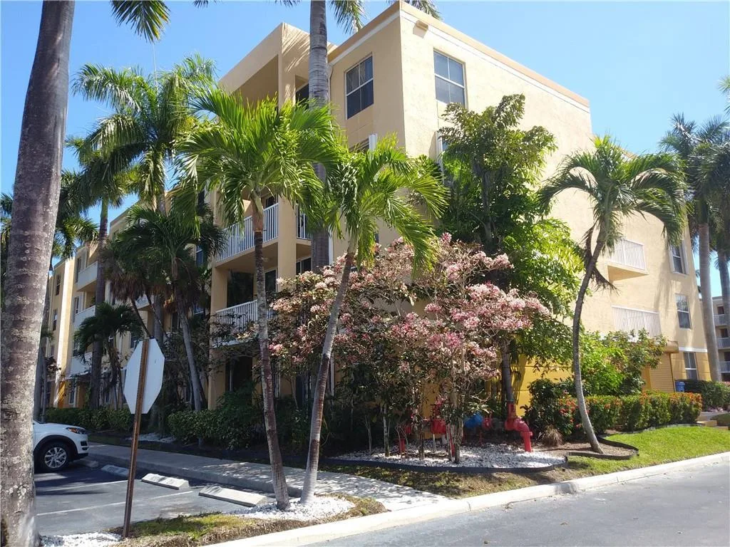 1341 SE 3rd Avenue # 201, Dania Beach, FL 33004