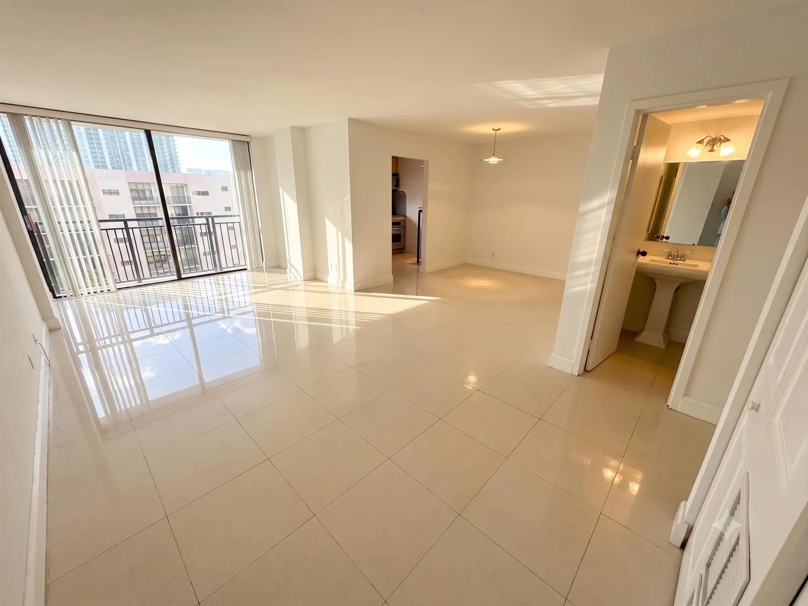 17021 N Bay Road # Apt 921, Sunny Isles Beach, FL 33160 photo 2