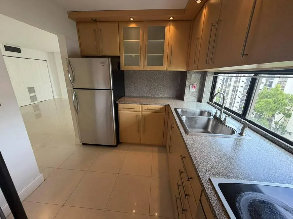 17021 N Bay Road # Apt 921, Sunny Isles Beach, FL 33160 photo 5
