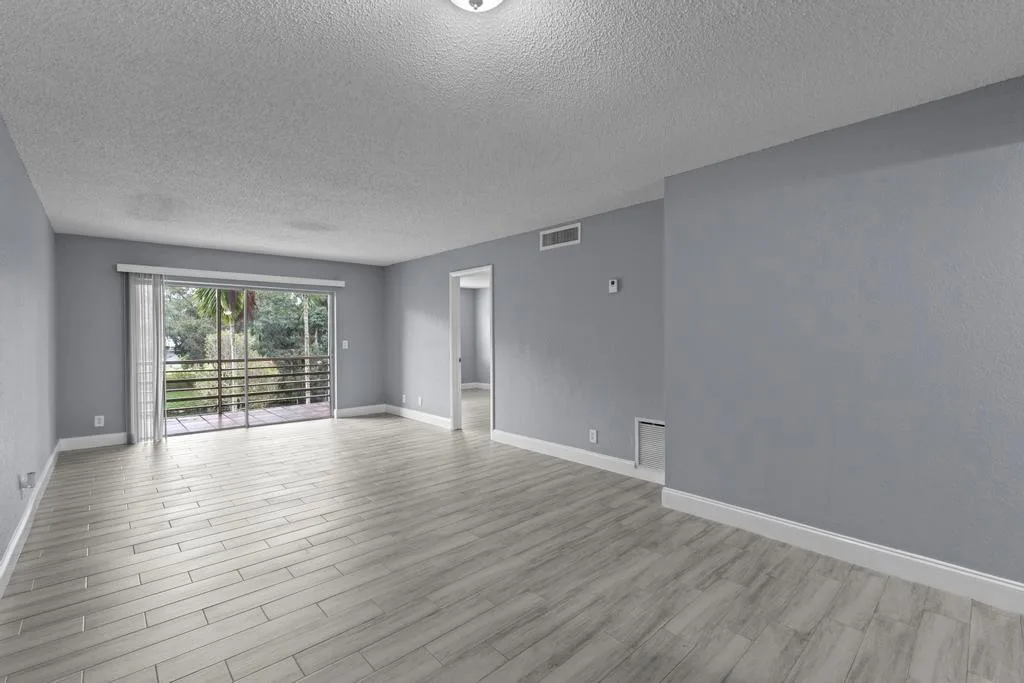 120 Sparrow Drive # 205, Royal Palm Beach, FL 33411 — zdjęcie 2