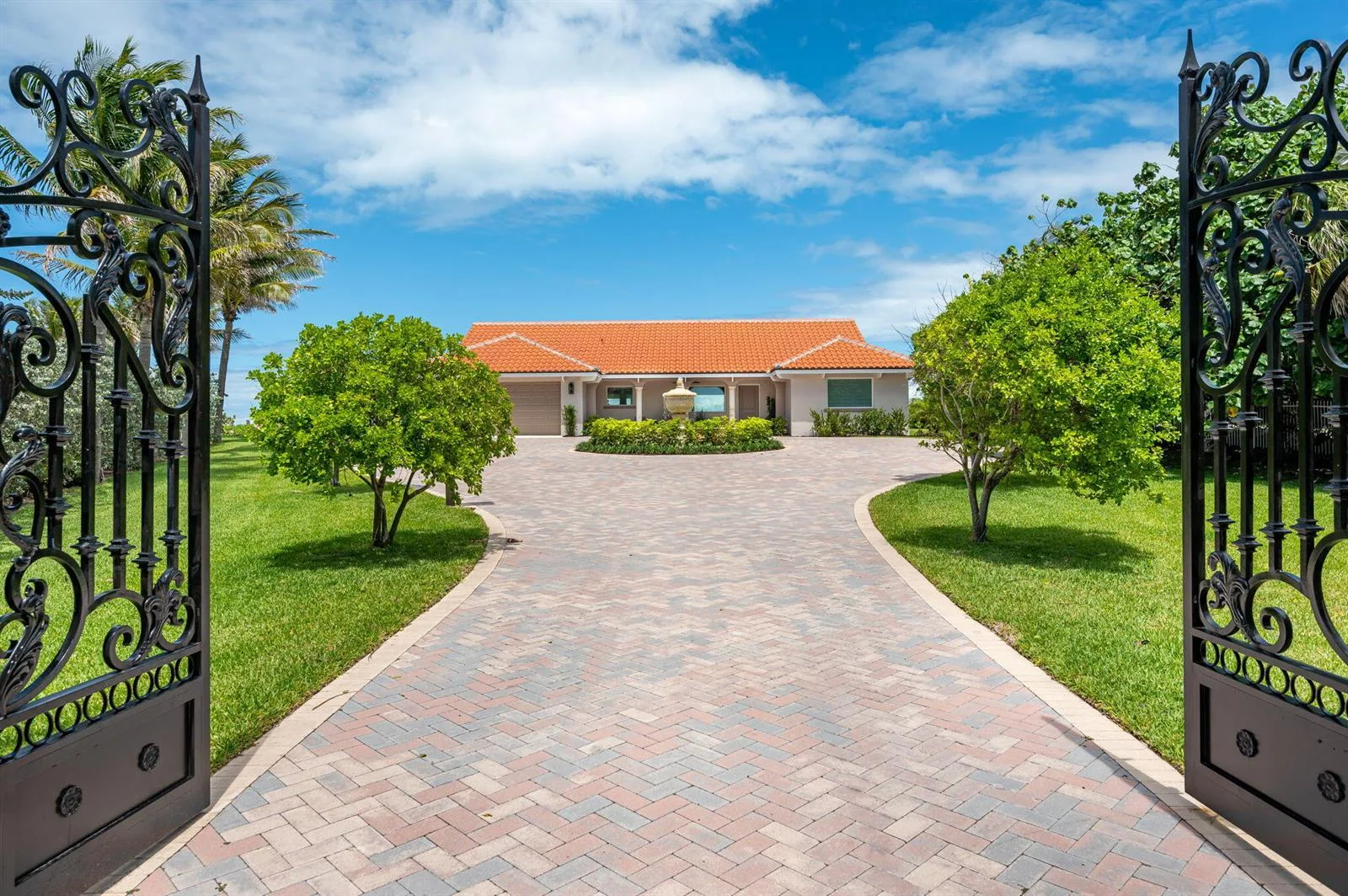 3766 Ocean Drive, Vero Beach, FL 32963 photo 2