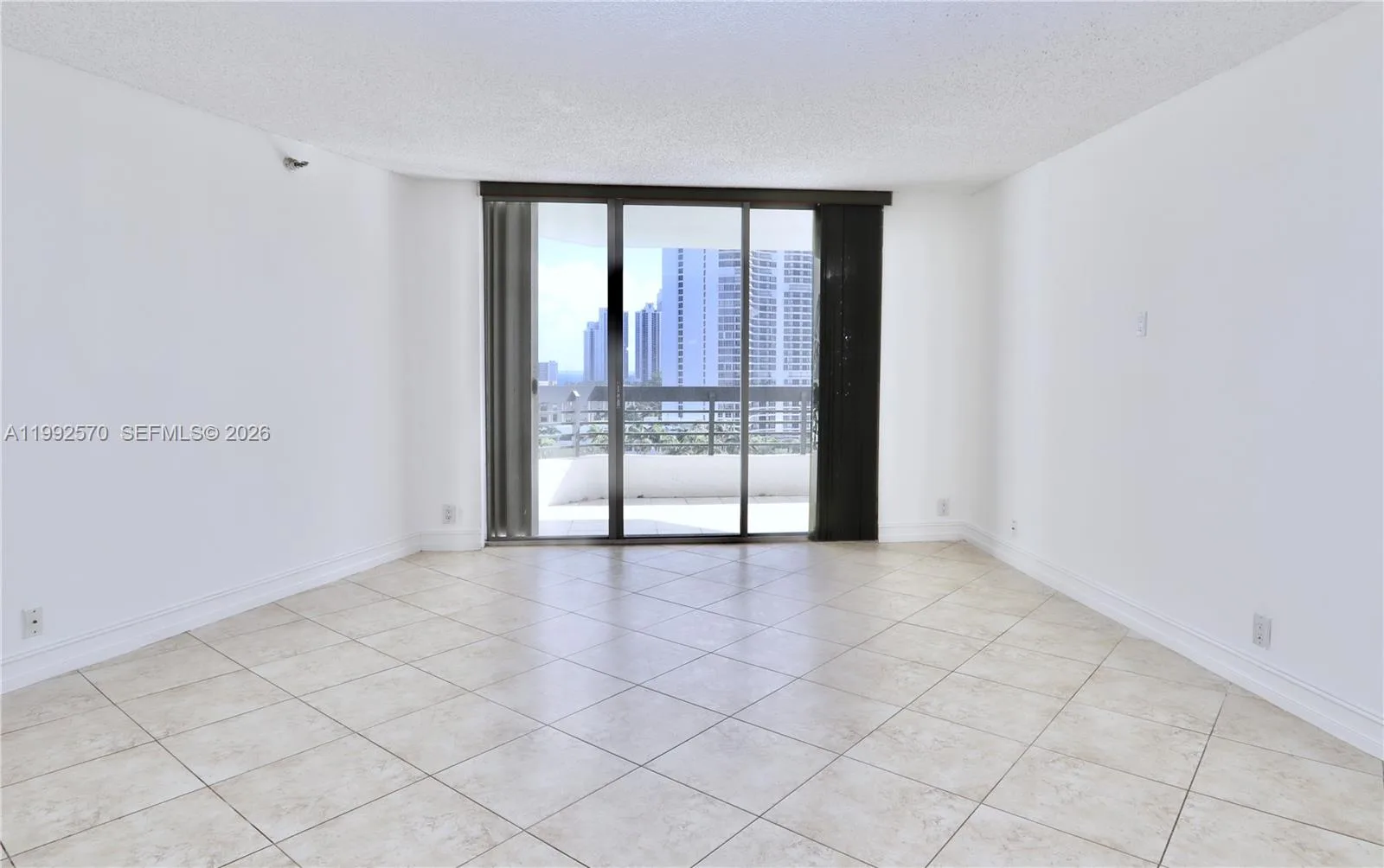 3500 Mystic Pointe Dr # 1207, Aventura, FL 33180 photo 4