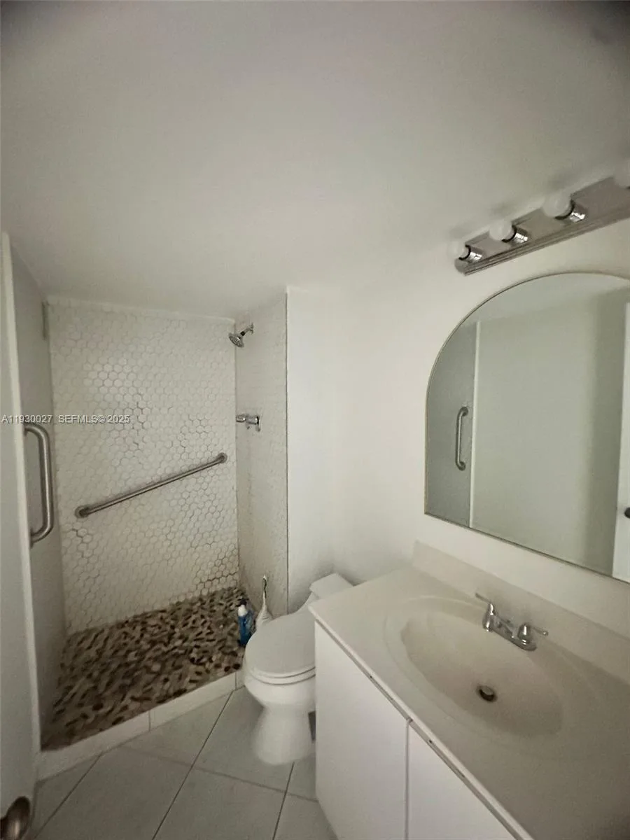 5555 Collins Ave # 8Z, Miami Beach, FL 33140 photo 11