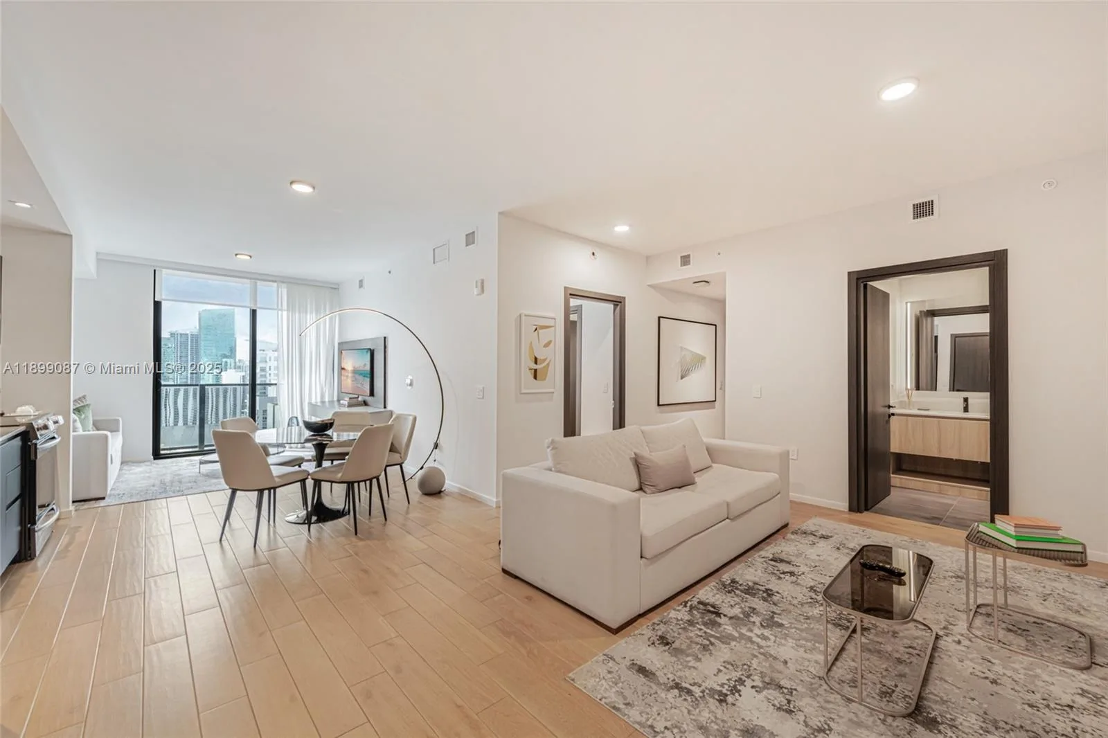 398 NE 5th St # 3017, Miami, FL 33132 photo 2