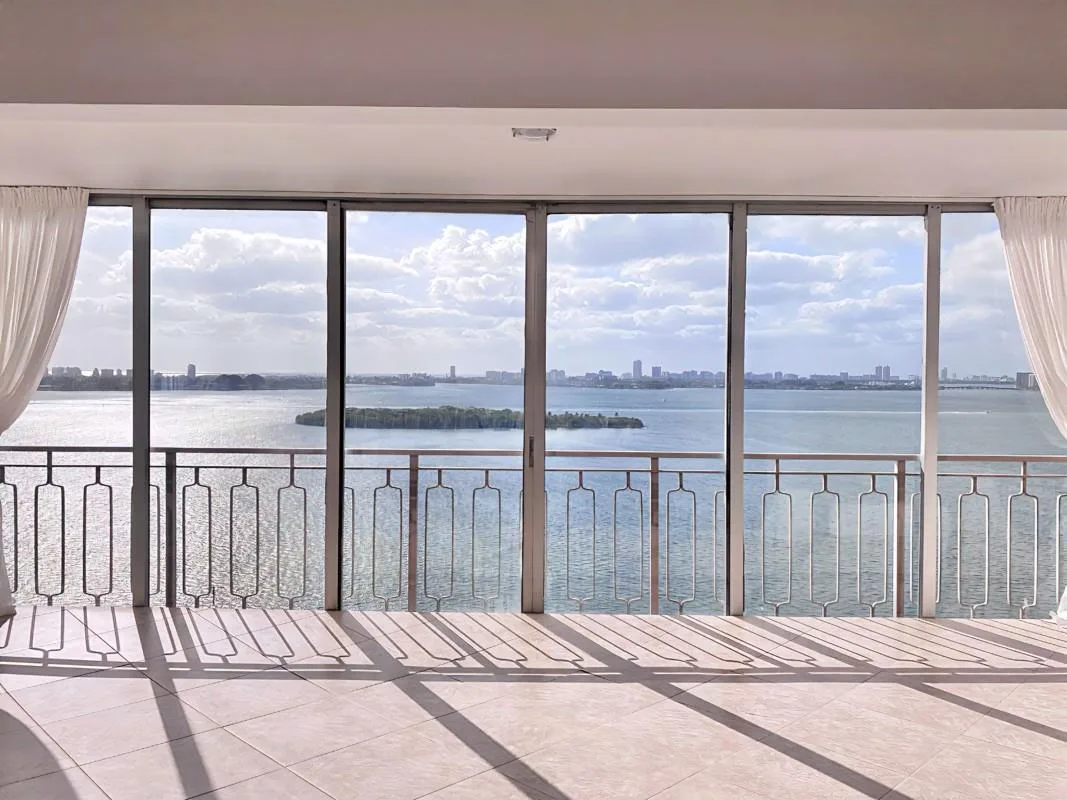 11111 Biscayne Boulevard # 1901, Miami, FL 33181