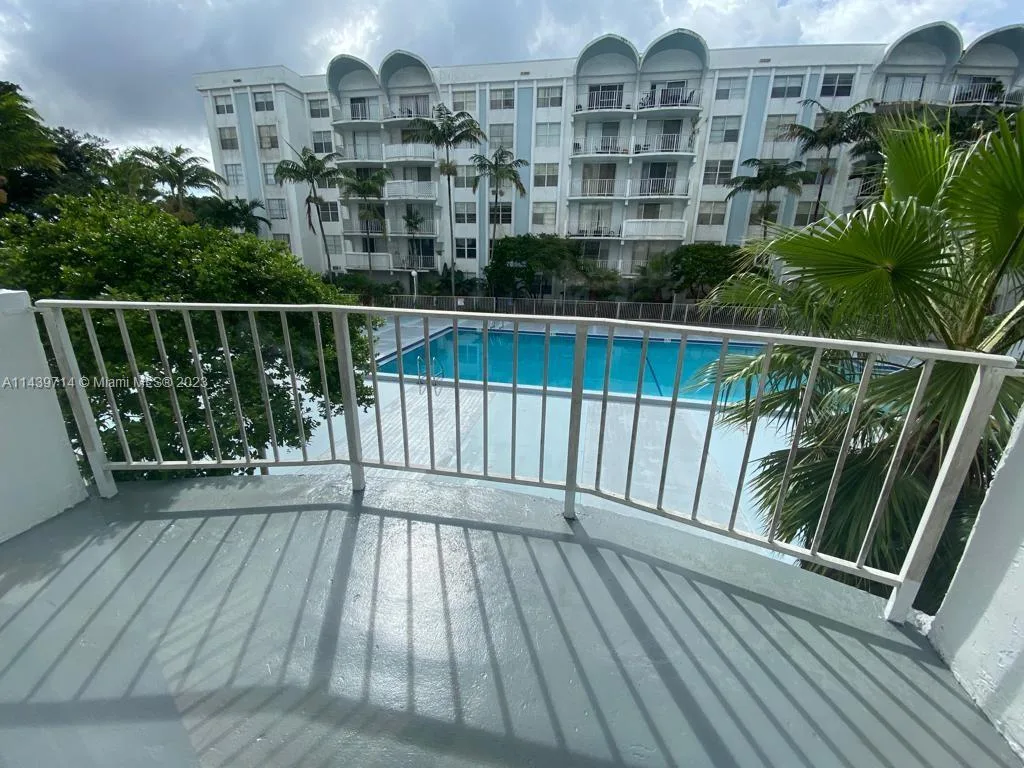 498 NW 165th St Rd # D401, Miami, FL 33169 photo 2