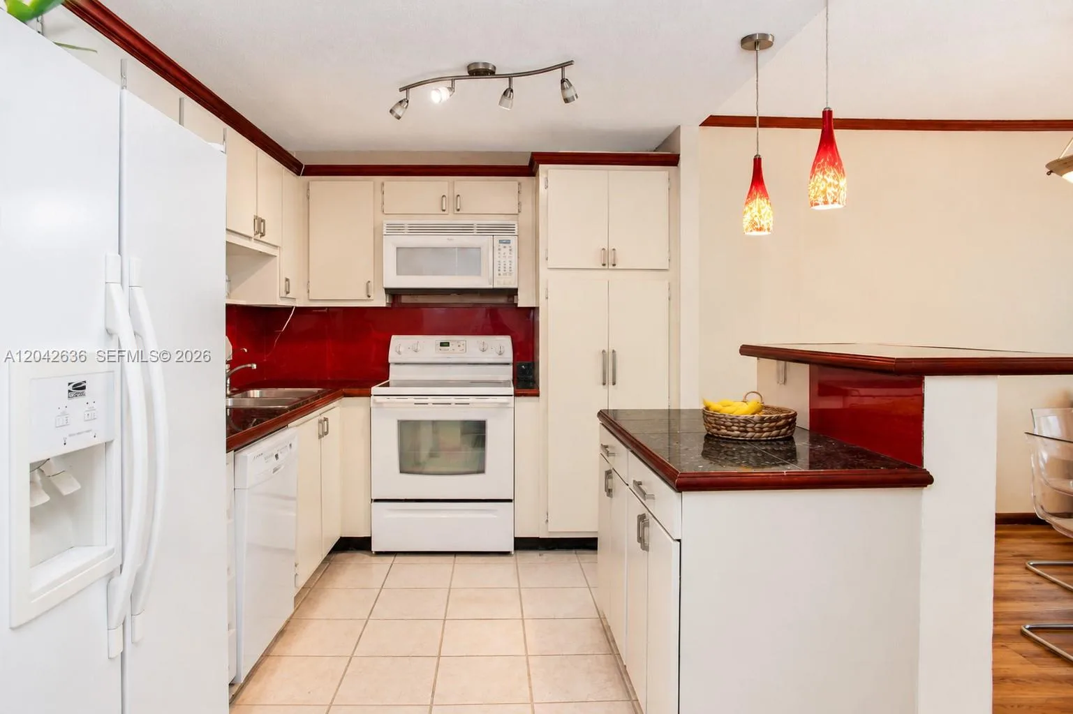 19390 Collins Ave # 119, Sunny Isles Beach, FL 33160 photo 2