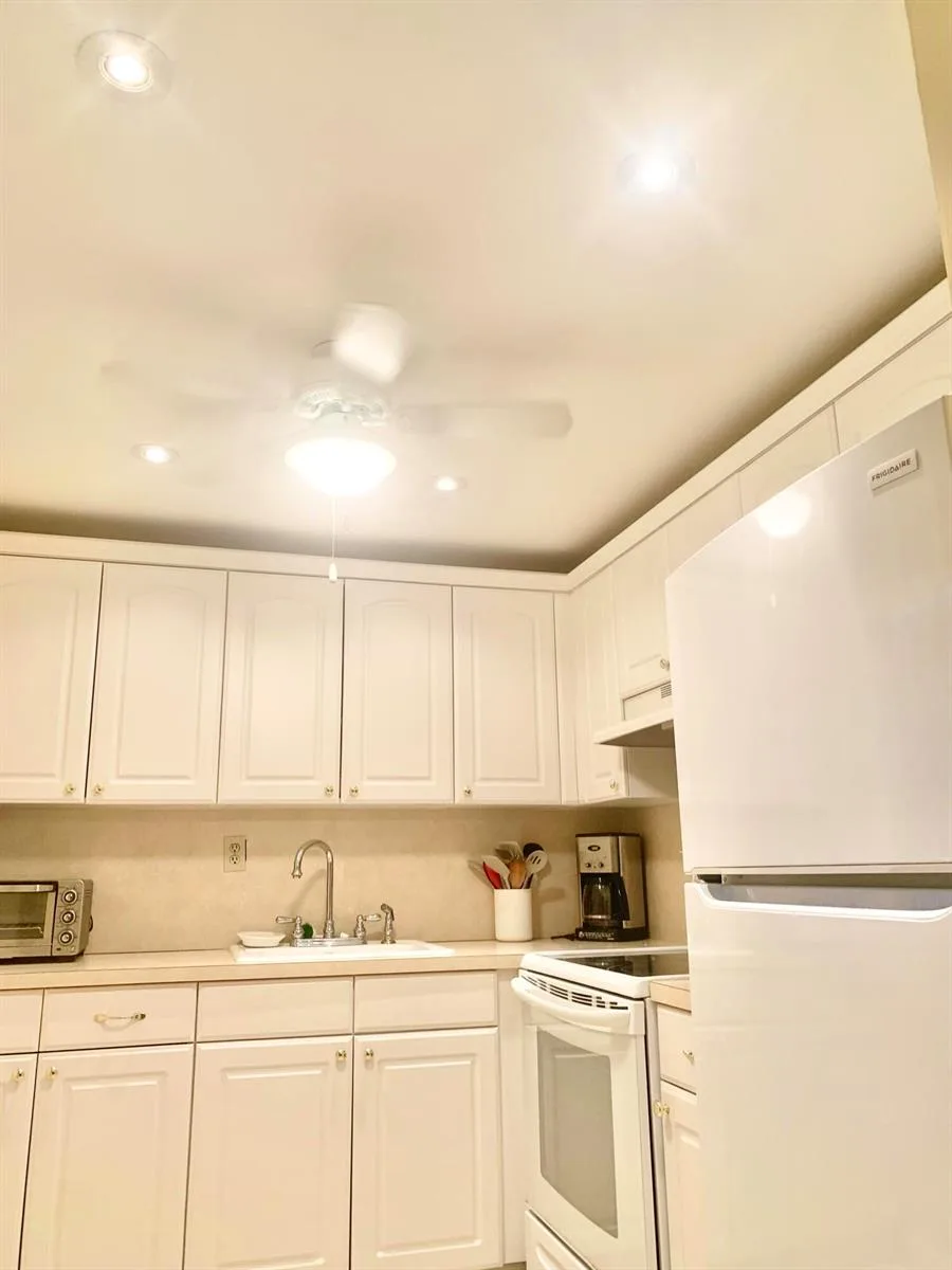 81 Kingswood E, West Palm Beach, FL 33417 photo 10