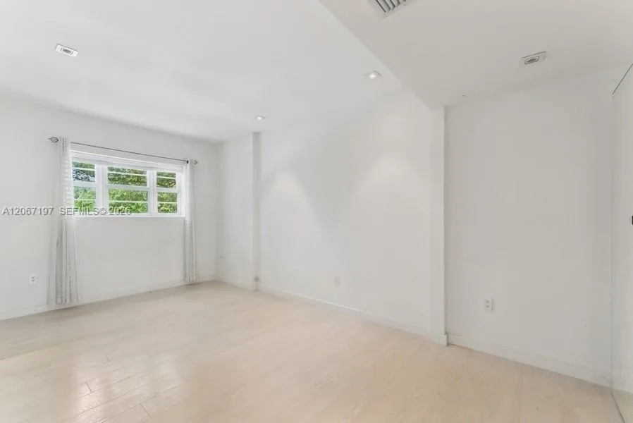 4812 Pine Tree Dr # 206, Miami Beach, FL 33140 photo 6