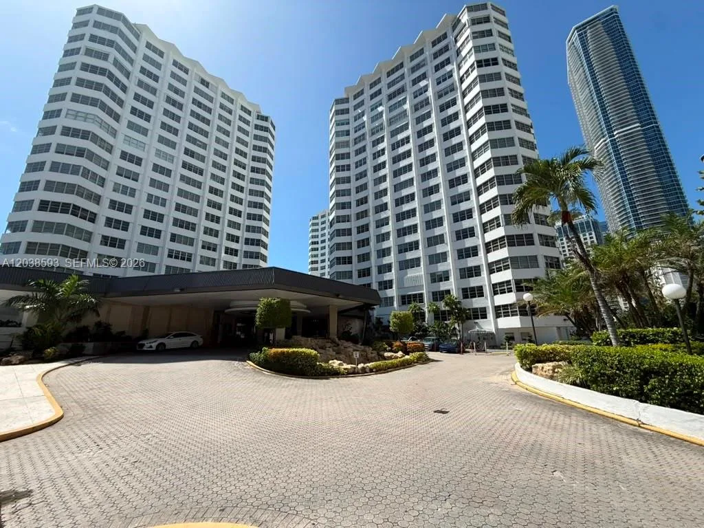 801 Brickell Bay Dr # 765, Miami, FL 33131