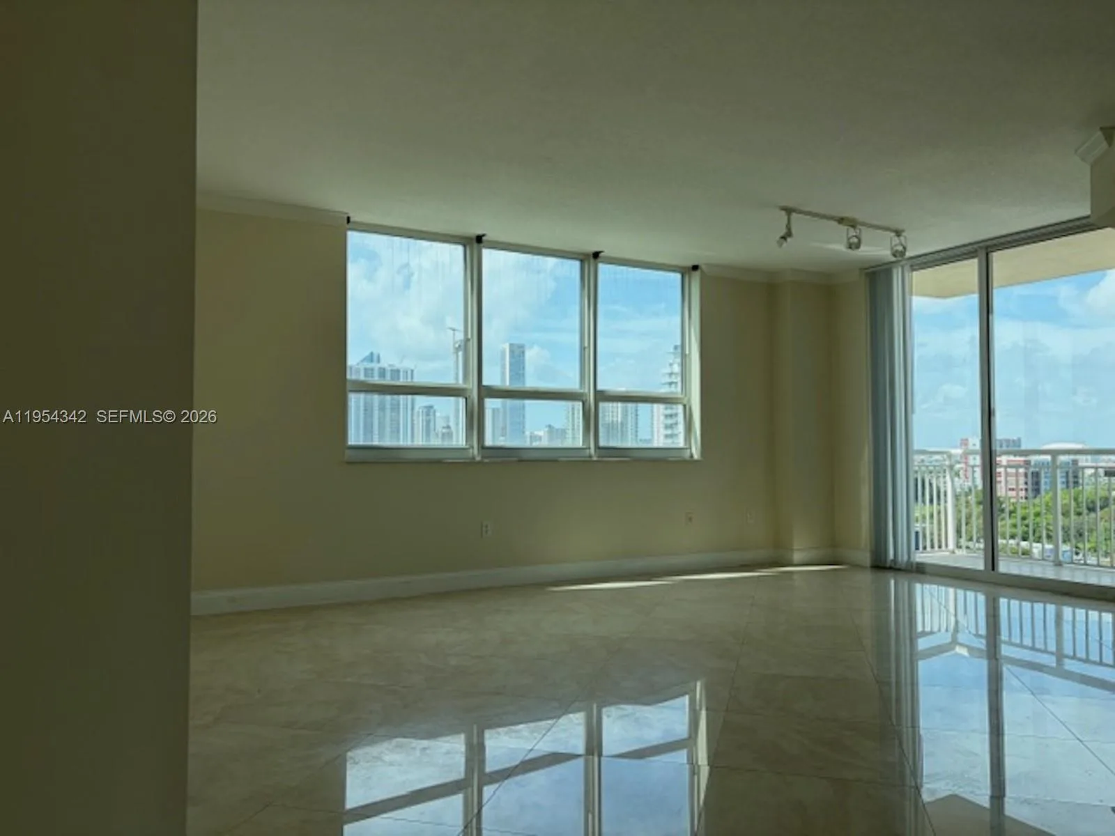 2000 N Bayshore Dr # 1402, Miami, FL 33137 photo 2