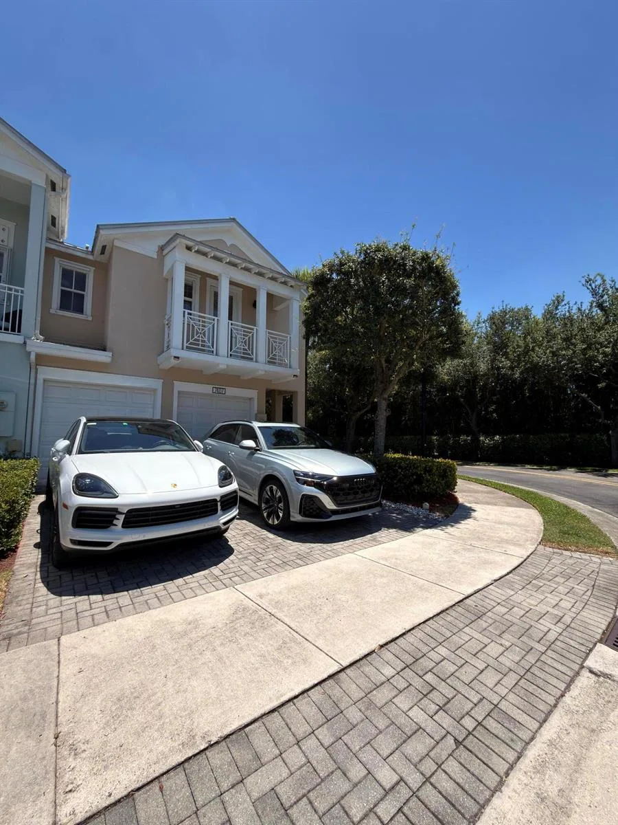 7407 NW 108th Path, Doral, FL 33178