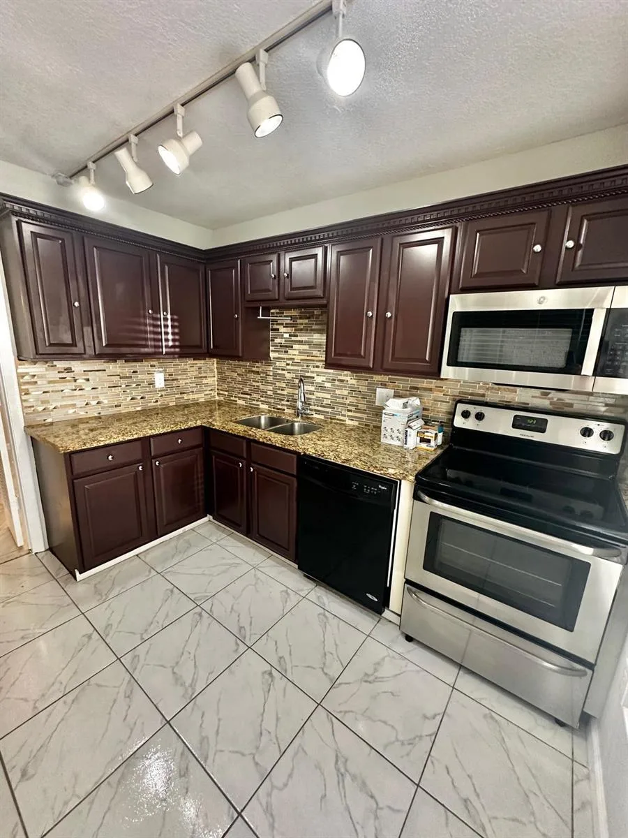 4158 Inverrary Drive # 202, Lauderhill, FL 33319