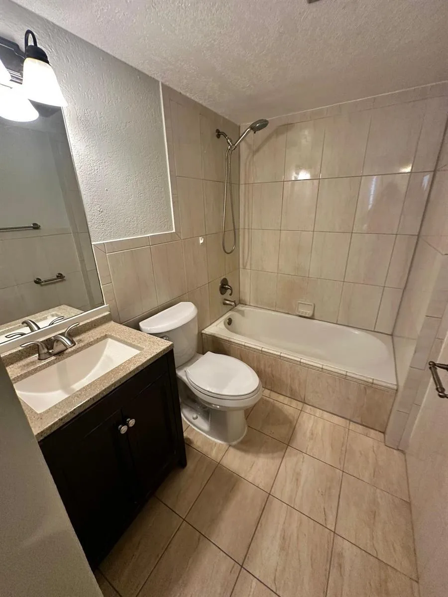 4158 Inverrary Drive # 202, Lauderhill, FL 33319 — zdjęcie 2
