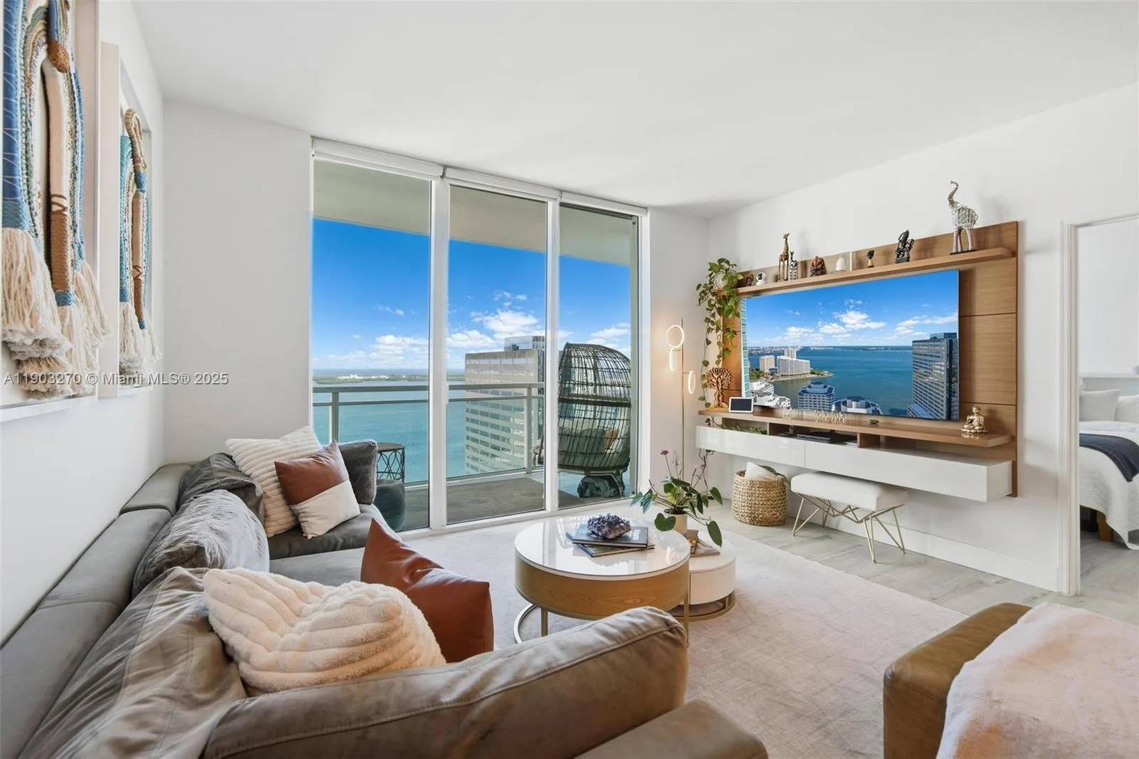 951 Brickell Ave # 3504, Miami, FL 33131 photo 4