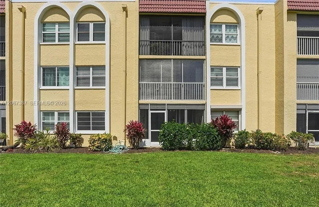1085 Forest Lakes Dr # 8102, Naples, FL 34105