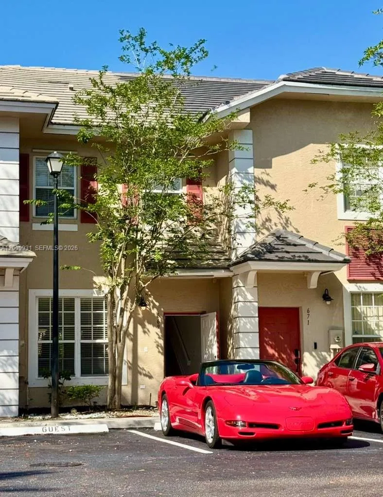 669 NW 42nd Ave, Plantation, FL 33317