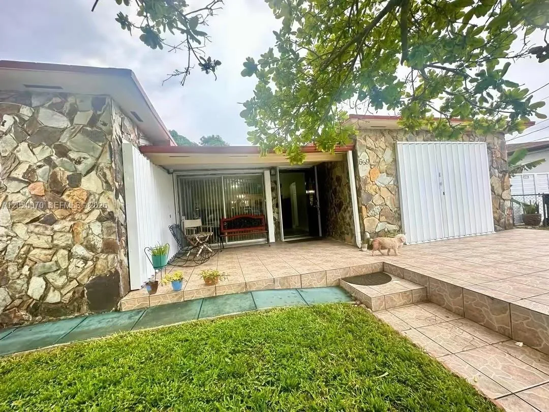 659 W 14th St, Hialeah, FL 33010