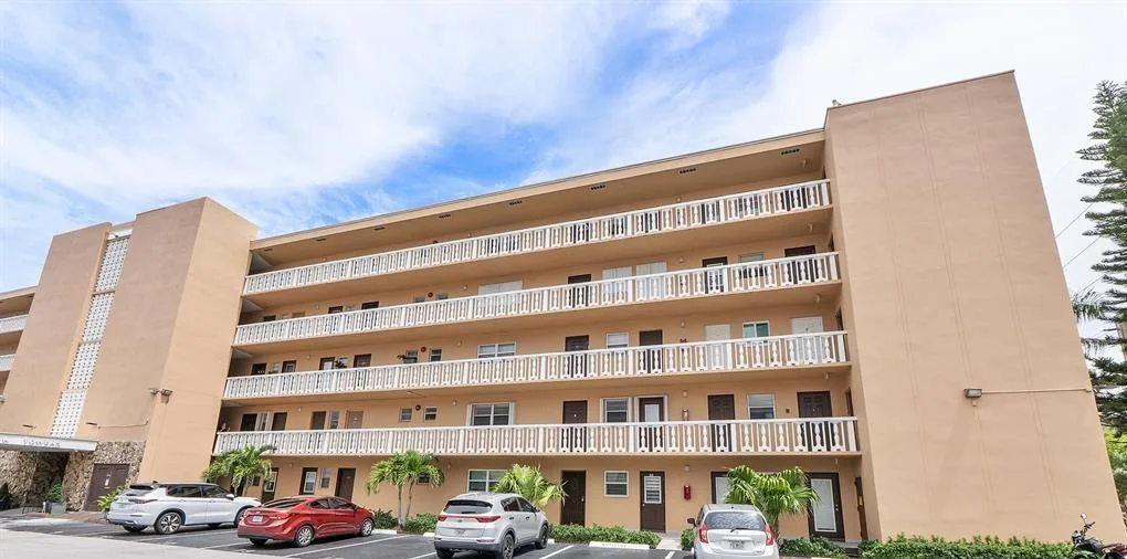 219 NE 14th Avenue # 107, Hallandale Beach, FL 33009