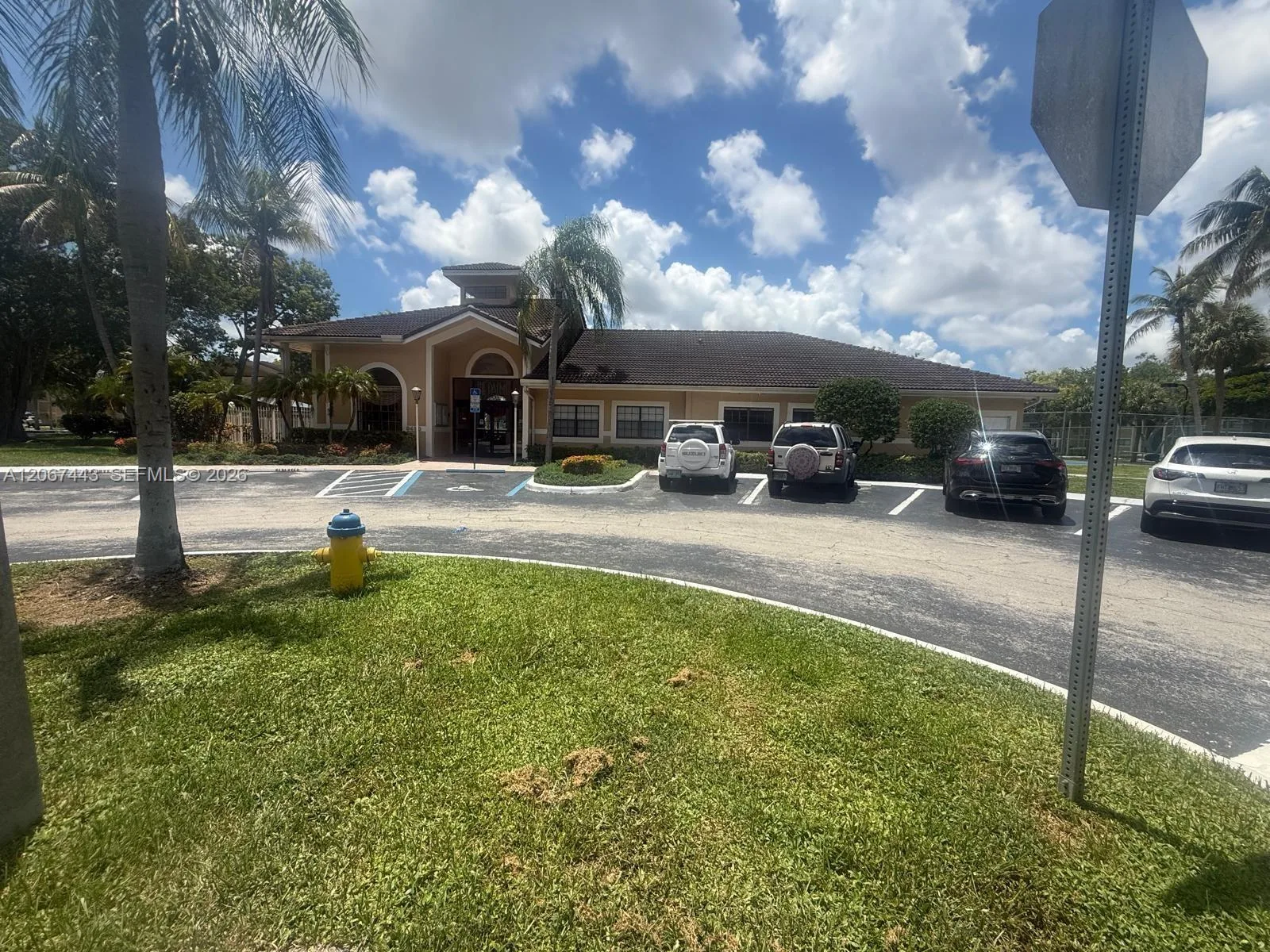 203 E Palm Cir E, Pembroke Pines, FL 33025 photo 2