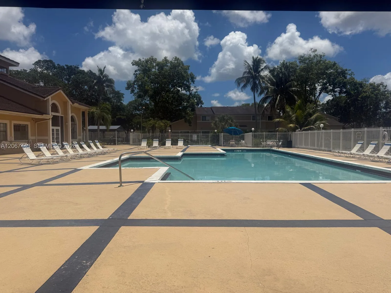 203 E Palm Cir E, Pembroke Pines, FL 33025 photo 3
