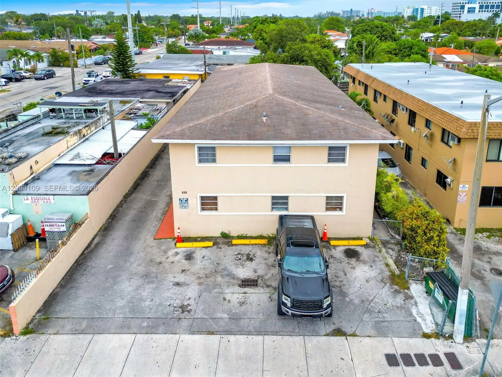 410 NW 47th Ave, Miami, FL 33126 photo 2