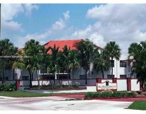 9421 Fontainebleau Blvd # 204, Miami, FL 33172