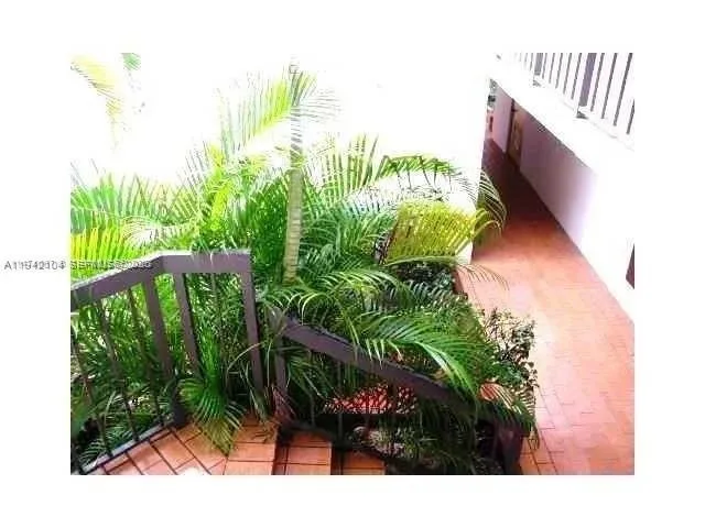 9421 Fontainebleau Blvd # 204, Miami, FL 33172 photo 2