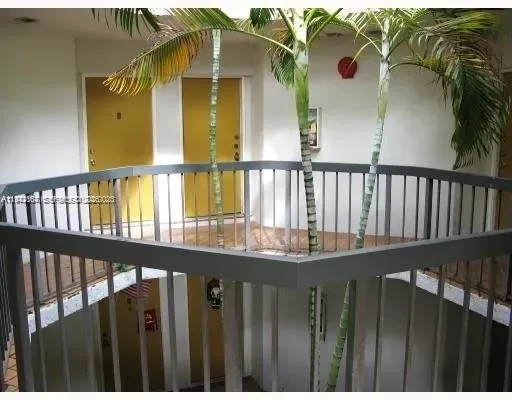 9421 Fontainebleau Blvd # 204, Miami, FL 33172 photo 3