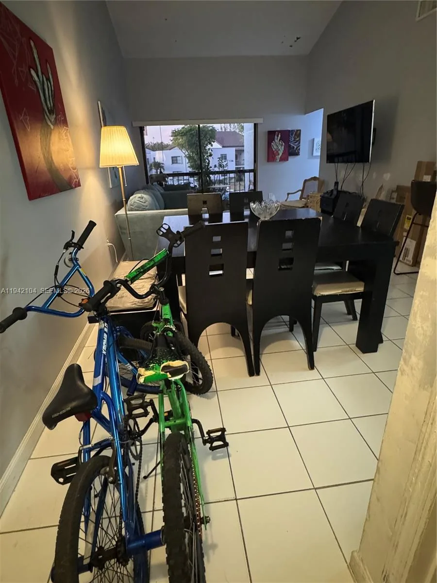 9421 Fontainebleau Blvd # 204, Miami, FL 33172 photo 4