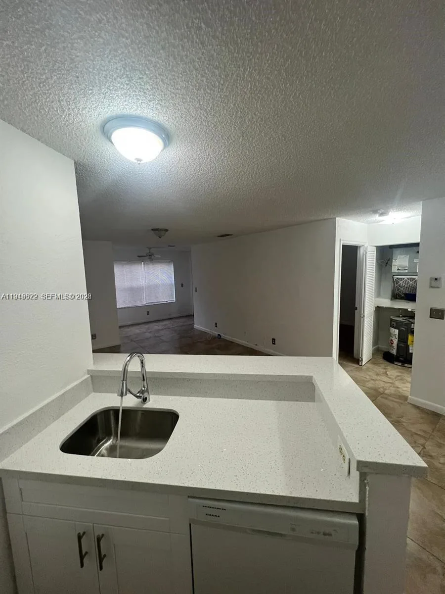 3460 N Pinewalk Dr N # 315, Margate, FL 33063