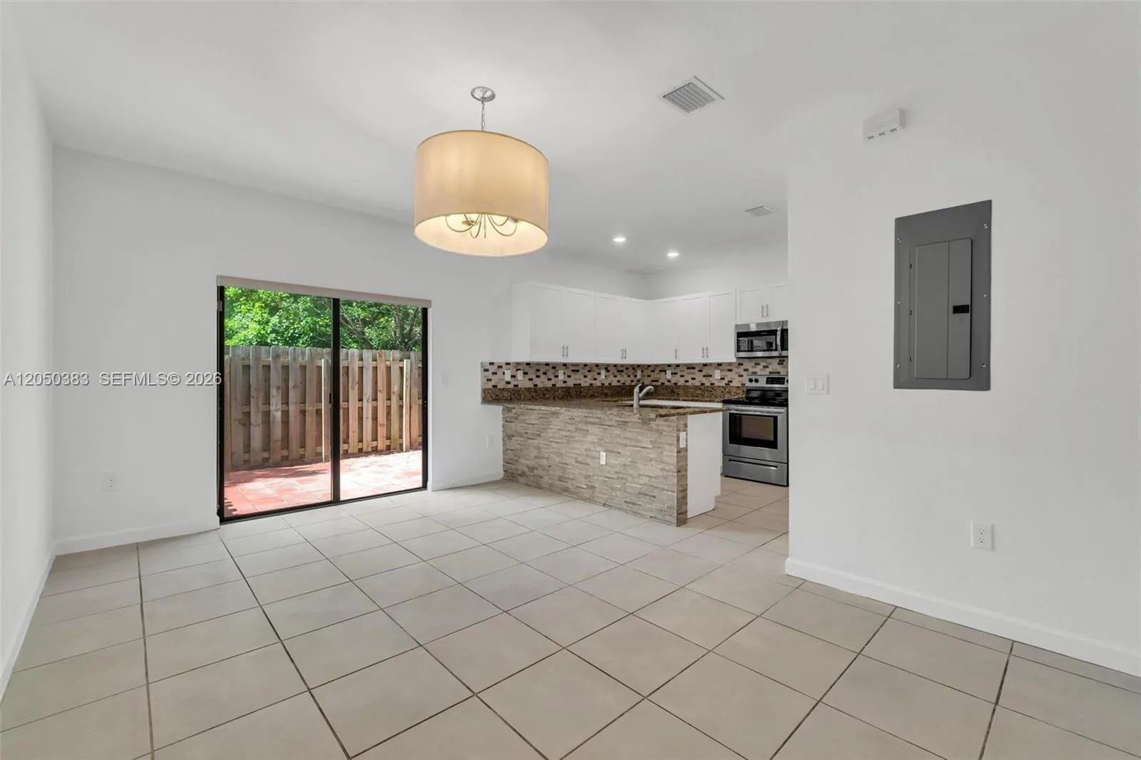 582 NE 207th St, Miami, FL 33179 photo 10