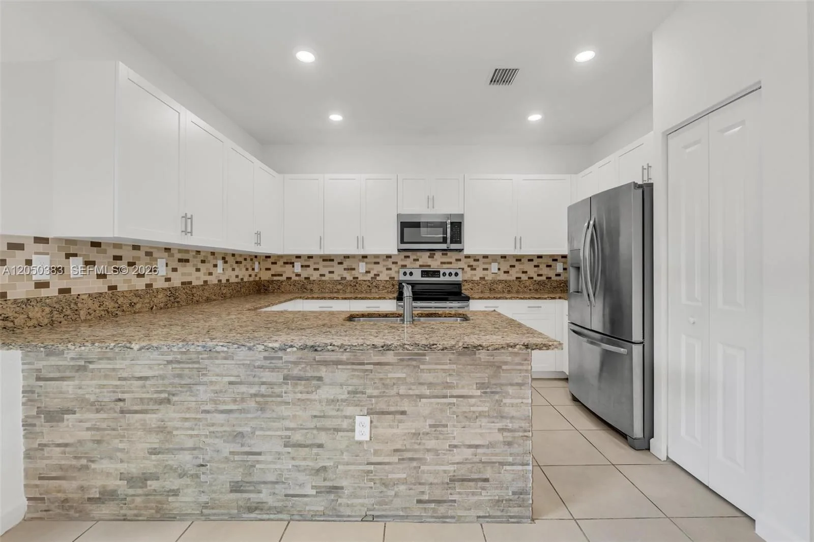 582 NE 207th St, Miami, FL 33179 photo 12