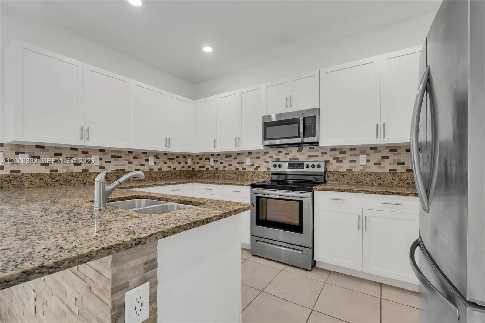 582 NE 207th St, Miami, FL 33179 photo 13