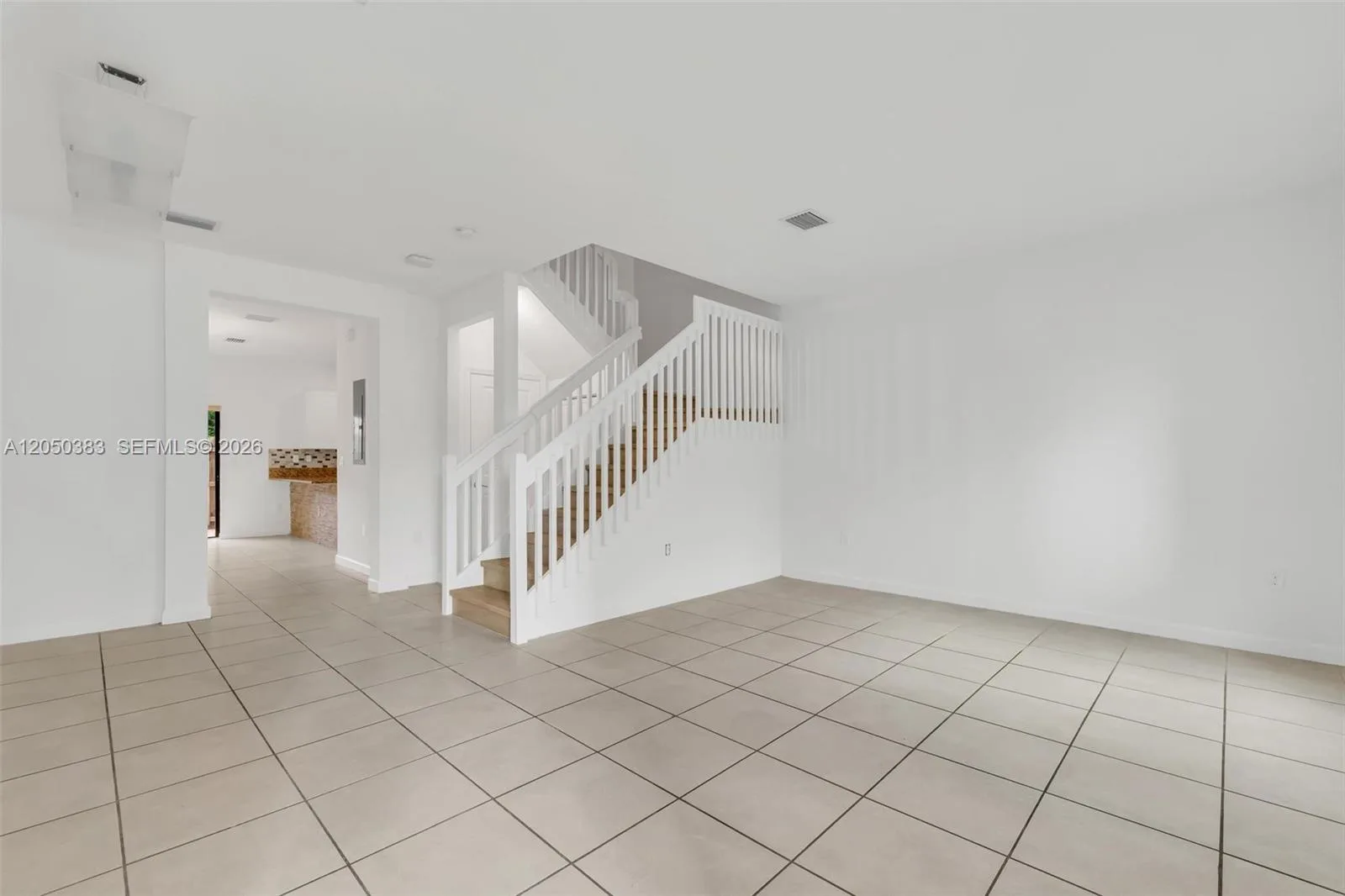 582 NE 207th St, Miami, FL 33179 photo 2