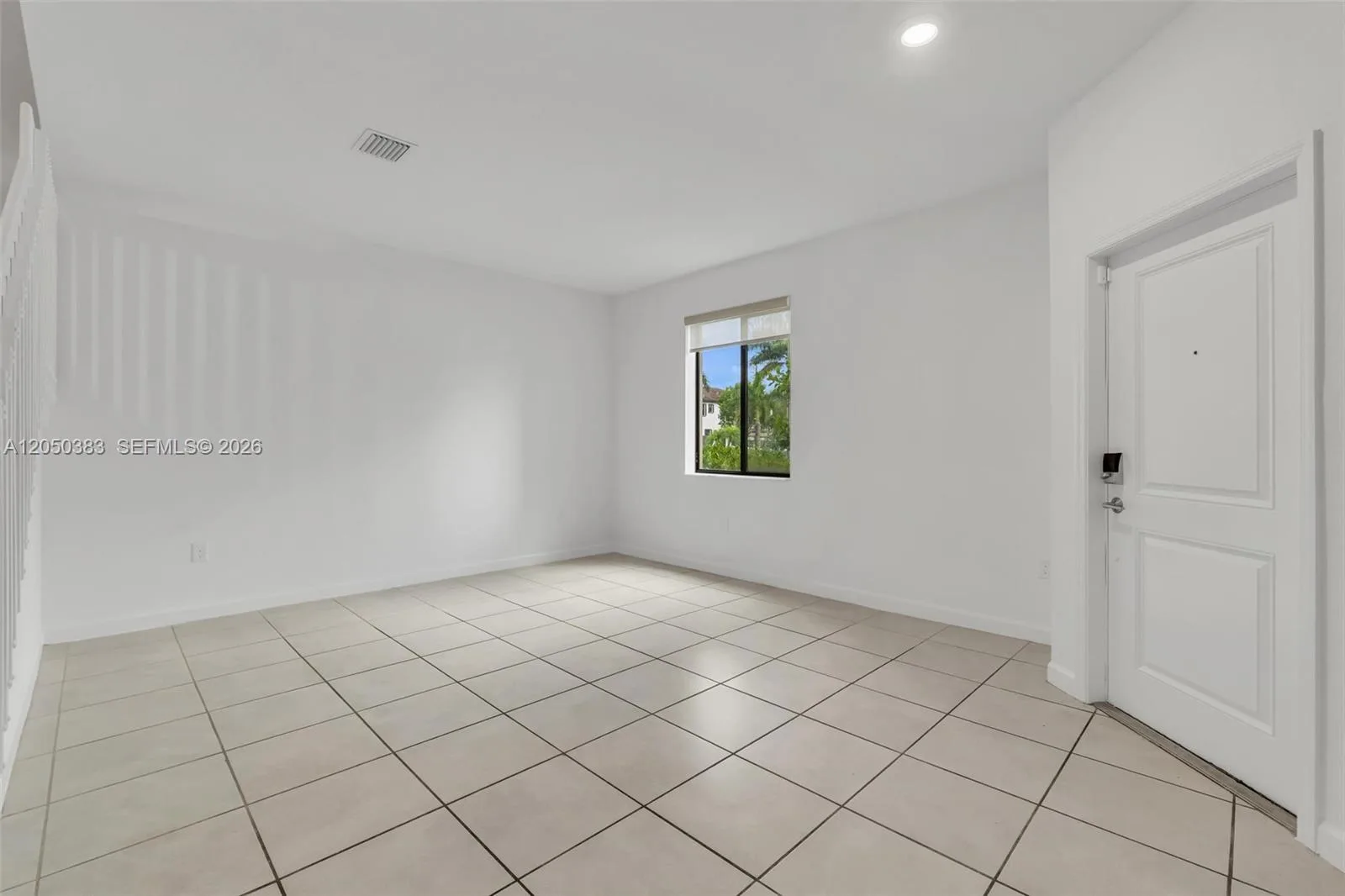 582 NE 207th St, Miami, FL 33179 photo 3