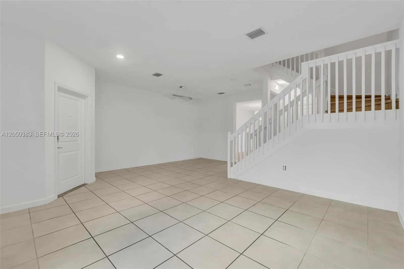 582 NE 207th St, Miami, FL 33179 photo 4