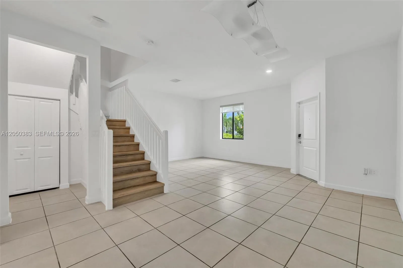 582 NE 207th St, Miami, FL 33179 photo 6