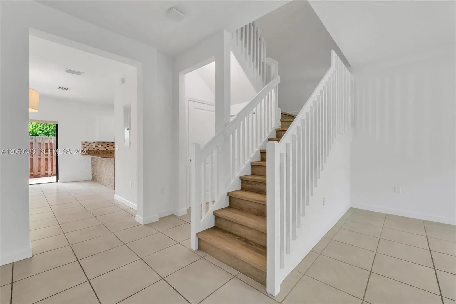 582 NE 207th St, Miami, FL 33179 photo 7
