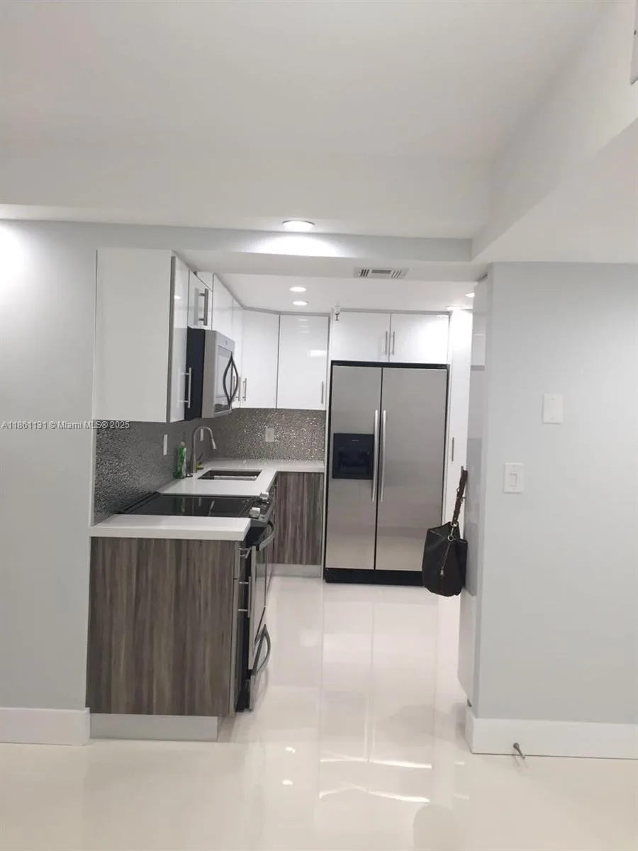 210 174th St # 1003, Sunny Isles Beach, FL 33160 photo 3