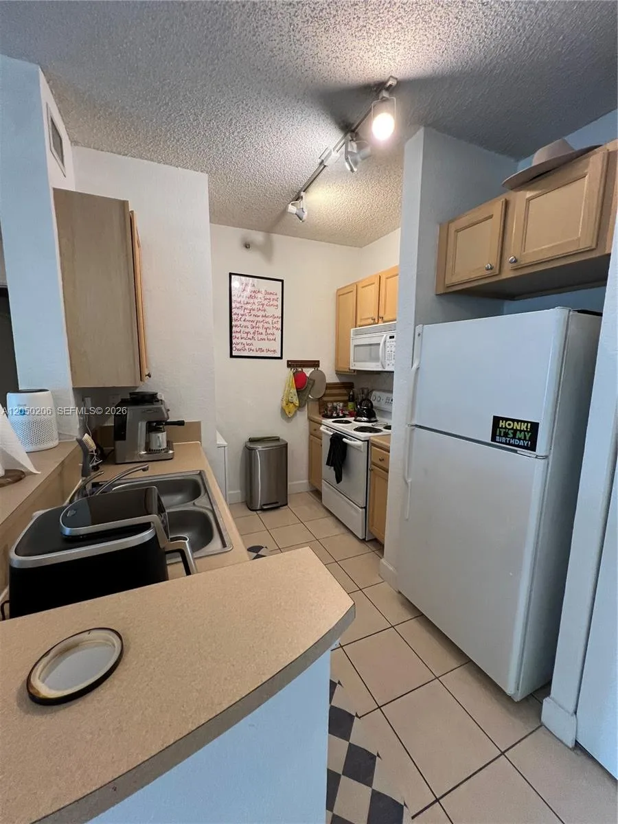 6001 SW 70th St # 421, South Miami, FL 33143 photo 3