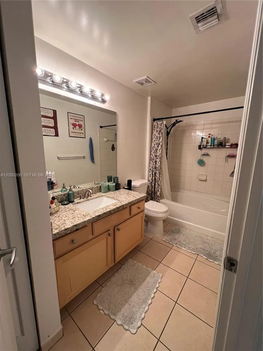 6001 SW 70th St # 421, South Miami, FL 33143 photo 4