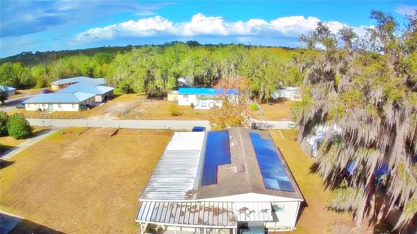3930 SW COUNTRY PL, Winter Haven, FL 33880 photo 3