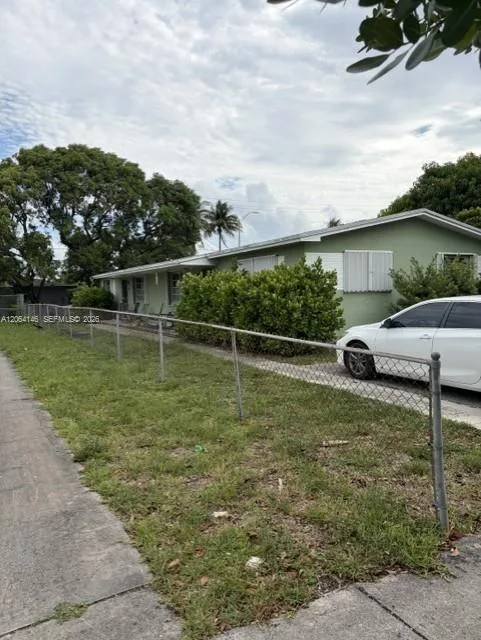 210 E 10th St, Hialeah, FL 33010 photo 2